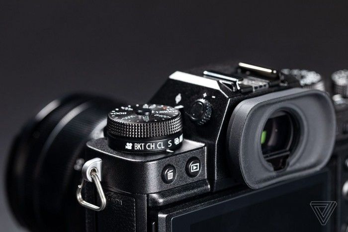 富士胶片发布最新旗舰无反数码相机FUJIFILM X-T3