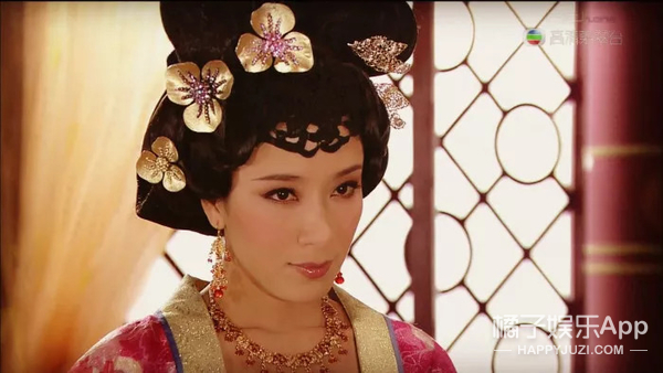 其实,2009年《宫心计》时期的杨怡完全没有整容痕迹,要是这时候停手