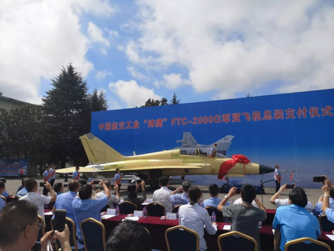 中国新型出口战斗机首机交付!