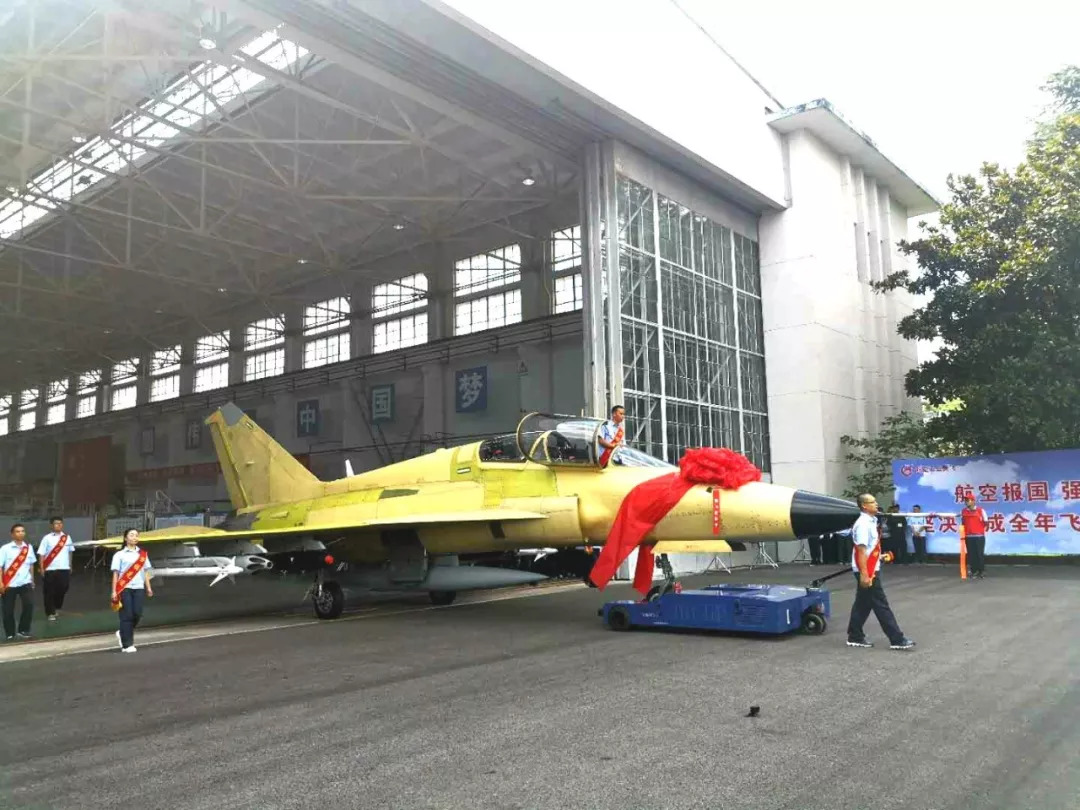 中国新型出口战斗机首机交付！
