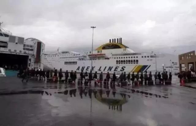 厉害了我的国,日本撤侨台湾同胞问能上车吗:认