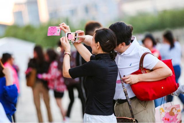 15万人同时在线大麦网抢票,华晨宇演唱会到底