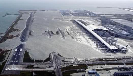 台风飞燕导致日本关西机场关闭，中国游客700多人滞留你怎么看?