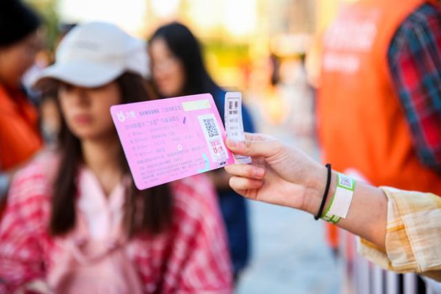 15万人同时在线大麦网抢票,华晨宇演唱会到底