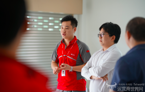 快递小哥在异国上线 :100%复制版京东智能物