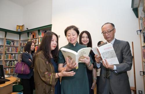 匈国家外文图书馆设棠棣书屋 提供中文图书