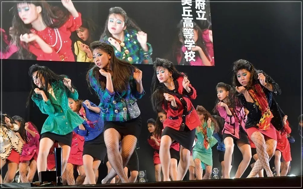 八十年代延续了七十年代disco风潮的舞蹈精髓,霹雳舞成为众多年轻人