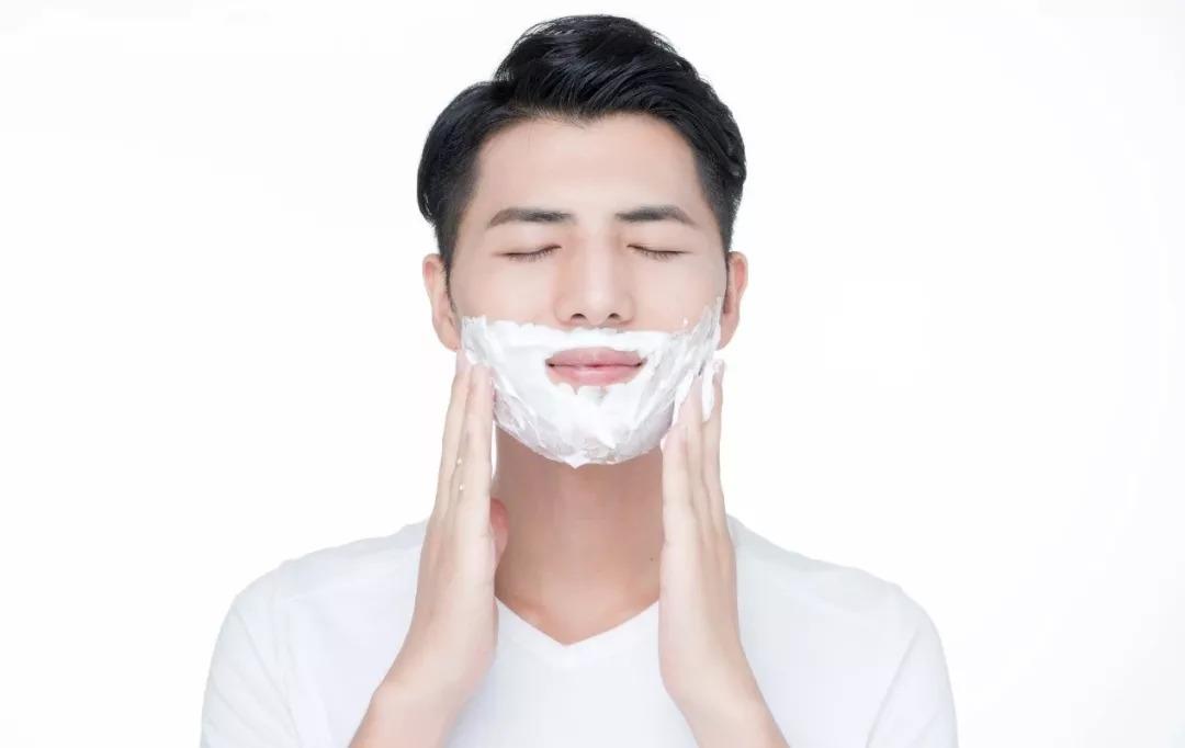 听说爱刮胡子的男人,性生活更和谐?