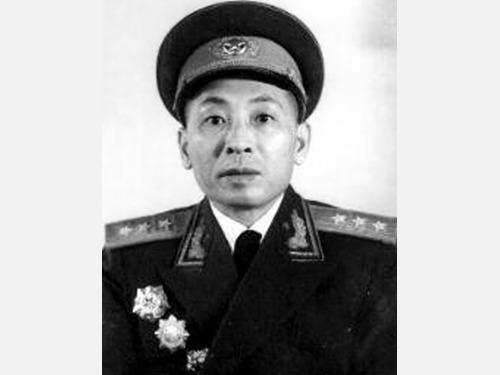 手下有4员猛将,个个都是上将, 其中1个还拥有双国籍