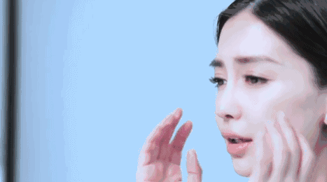 angelababy剃寸头登封面,帅炸造型竟撞脸黄晓明?