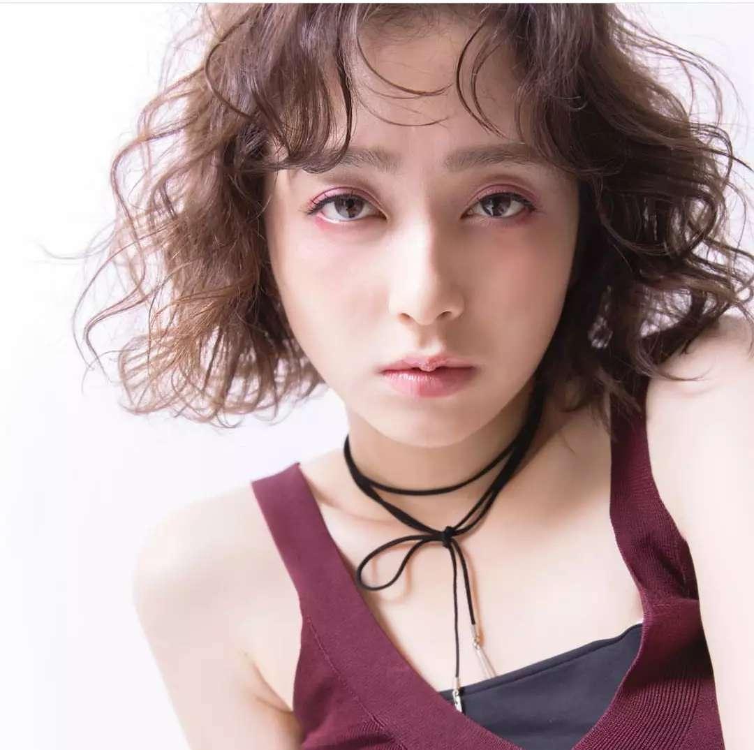 头发软发际线高适合烫头?烫类型的?中学生妹剪头图片