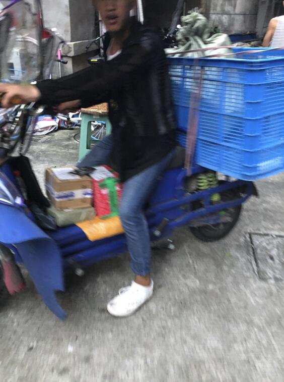 快递员被曝取件时强暴女客户 出门后继续送件pocket