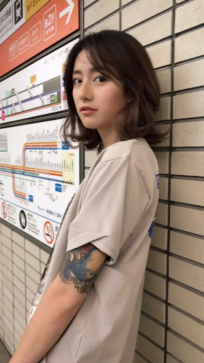 为什么成年人都还害怕妈妈对自己的纹身做出评判？ | iNKPPL, image size:690x1227