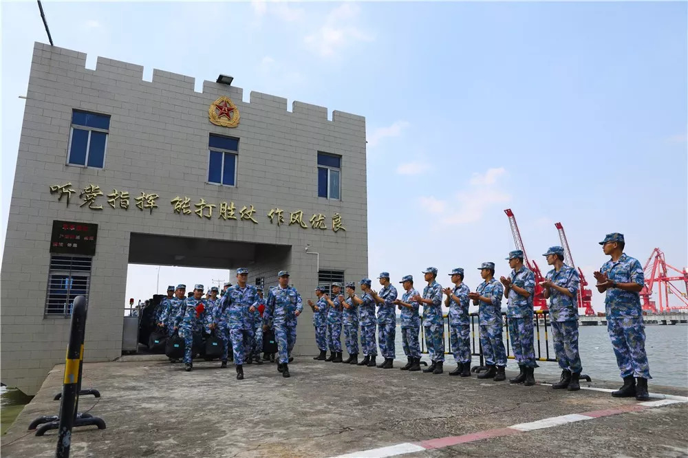 即时 正文  ▲海军勤务学院某训练基地首批新兵入营 截至11日下午2点