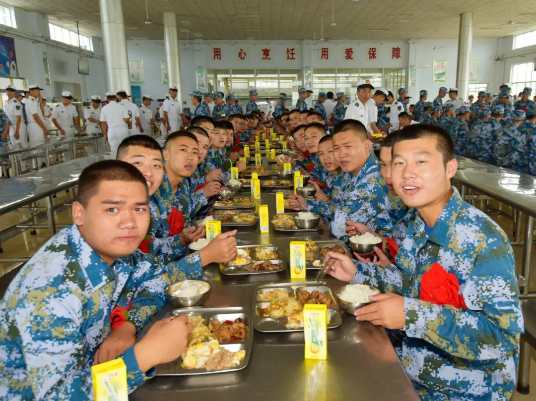 即时 正文  ▲海军勤务学院某训练基地首批新兵入营 截至11日下午2点