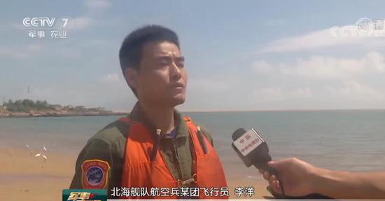 中国海军飞行员展示海上救生 昔日悲剧不会再出现