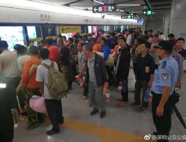 徒步3.4公里 深圳警方隧道里转移300多名民众