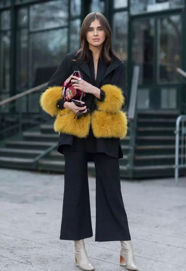 高跟鞋应该配什么裤子?当然是喇叭裤了!