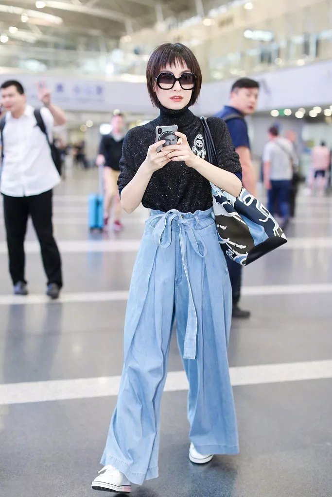 吴昕再一次瘦出新高度,全靠这条阔腿裤!