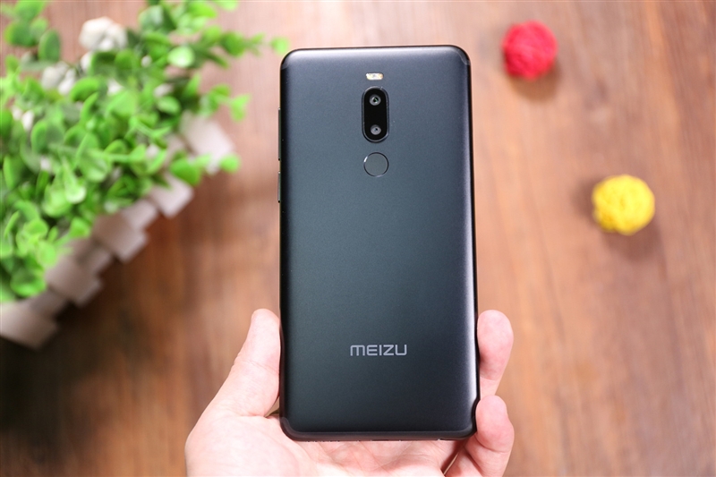 背部双摄加持!魅族V8评测:性能、颜值双在线