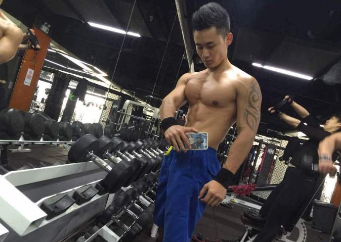 爱健身的小奶狗,练就满身小精肌,爱吃爱旅行,侧