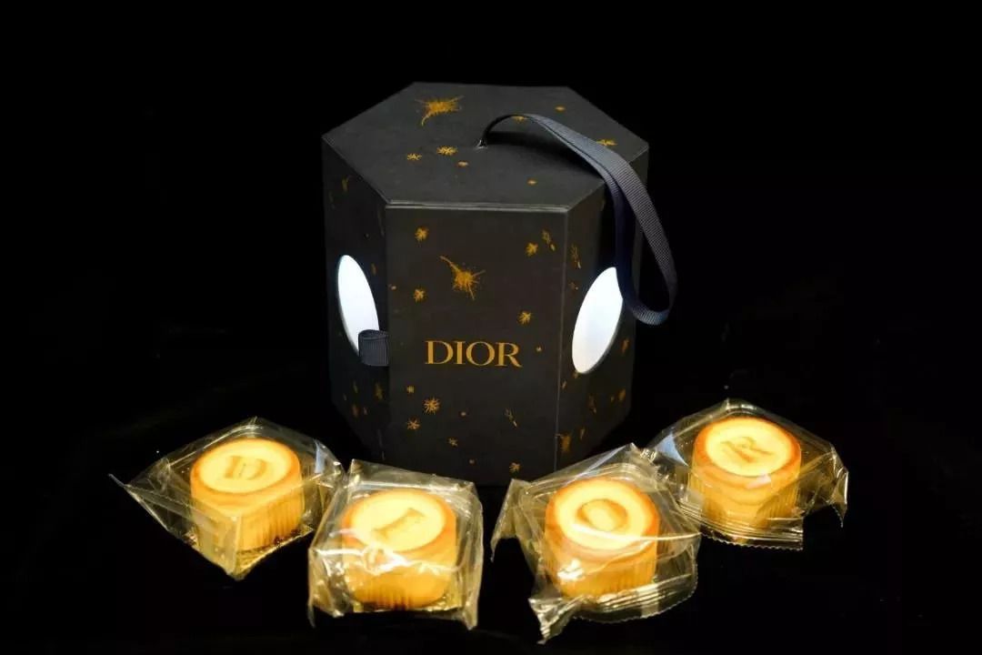 最美月饼？LV、Gucci、Dior的中秋月饼到底长啥样？_凤凰网