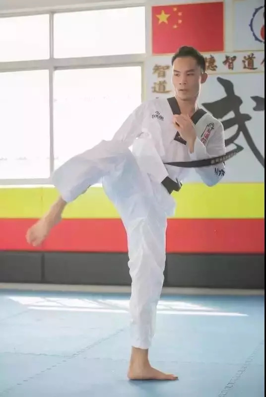 冠,年均200+场比赛,上过人民日报还是跆拳道黑