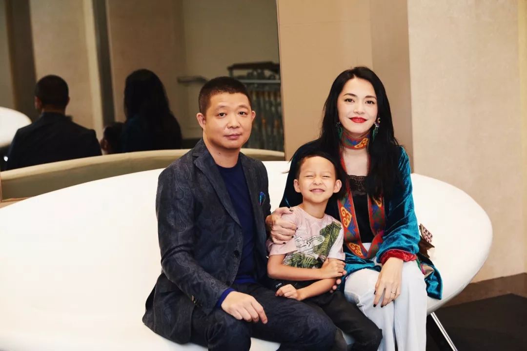 靳东姚晨、郭碧婷都来了,Etro秀场到底美在哪