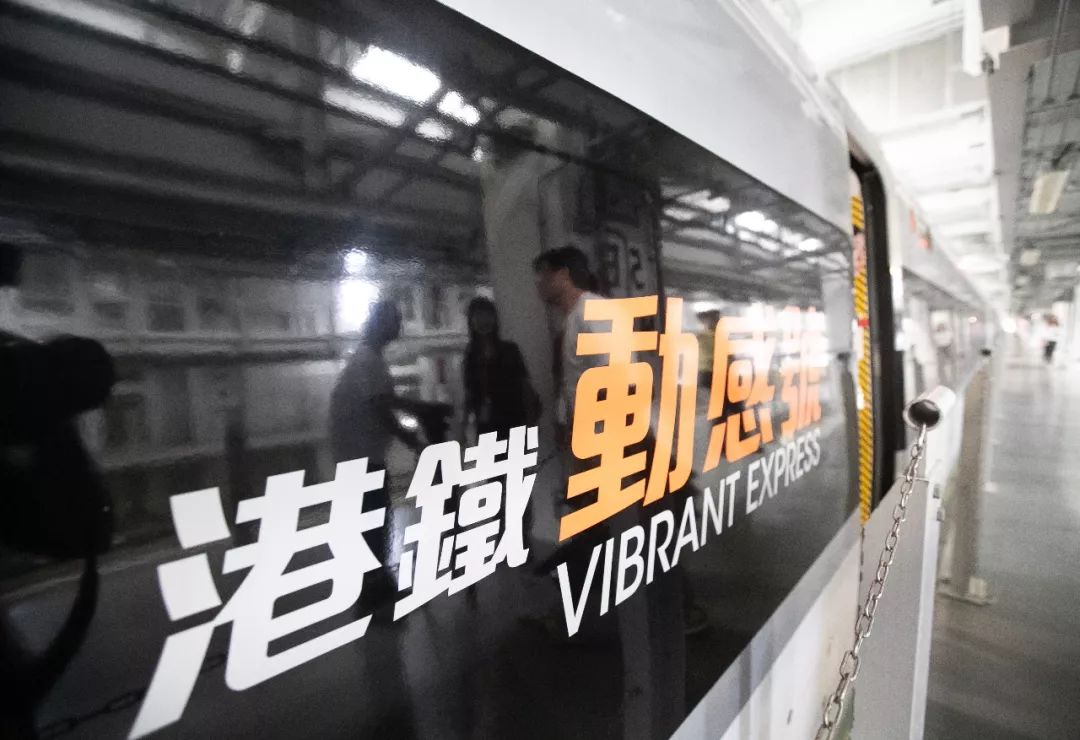 去香港的高铁发车了,车票大卖!但有人被罚150