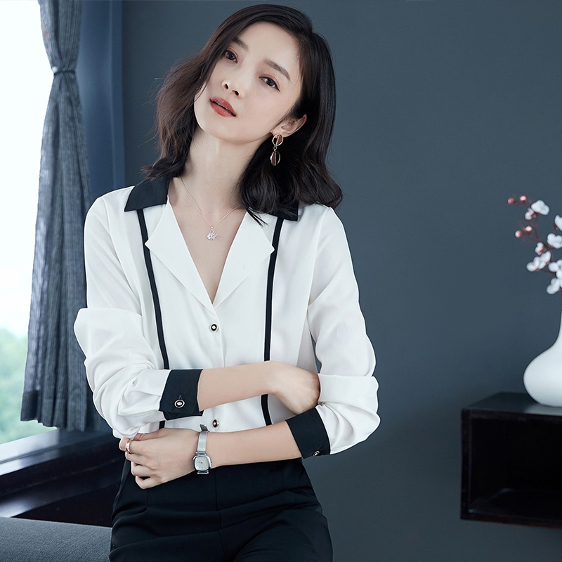 秋天别总穿裙子了!聪明女生都穿衬衫+烟管裤,