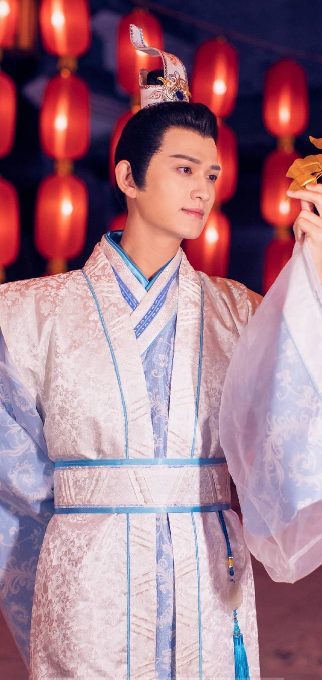 《中秋之夜》嘉宾古装造型曝光，你更喜欢谁的古装扮相?