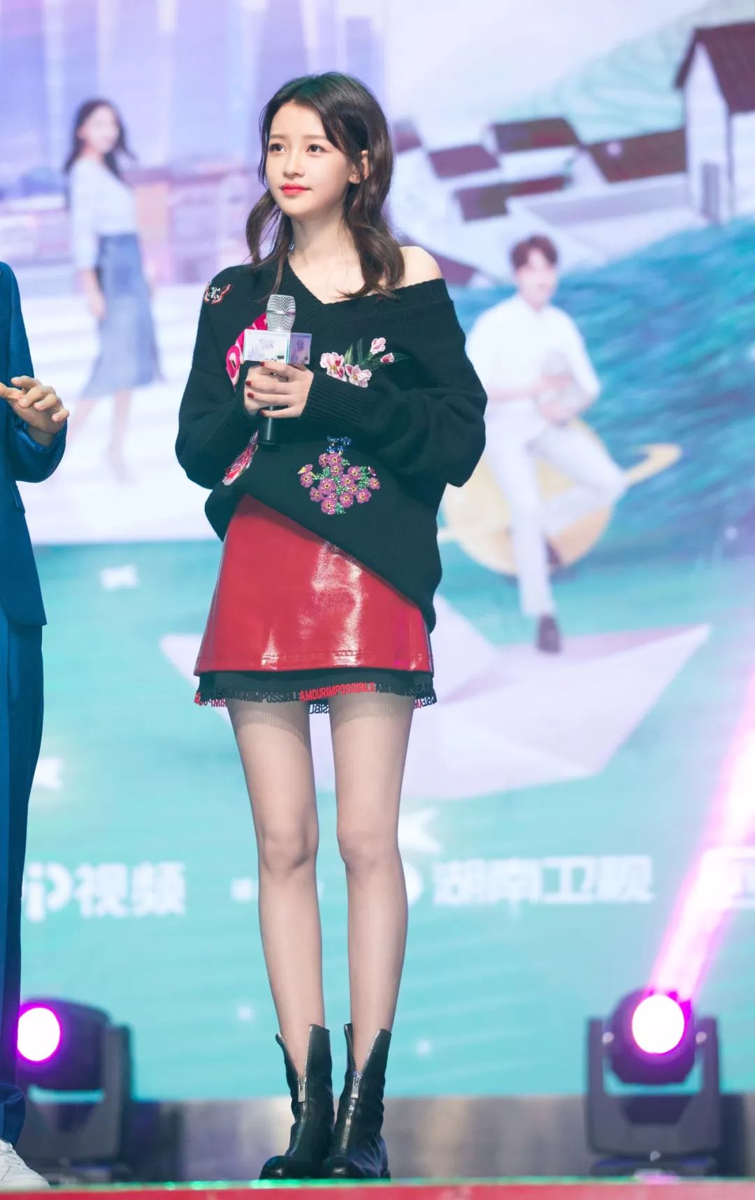 毛衣+仙女裙，才是今年秋冬最美最显气质的搭配!