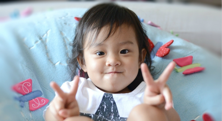 同是星二代,甜馨主动买减价商品,lucky粉饼被摔淡然说出这三字