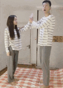 搞笑gif:大哥你找这样身材的新娘是真爱,还是你看上了