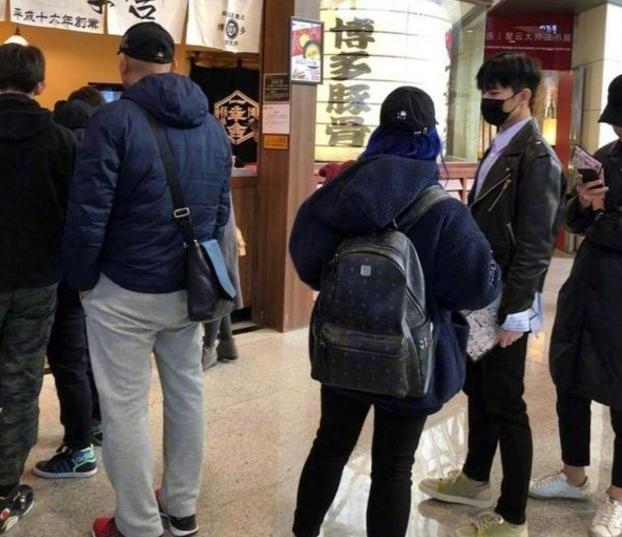 娱乐圈接地气的明星：杨洋吃拉面宋祖儿做菜，网友：张天爱亮了