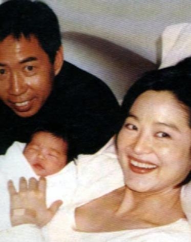 年过六旬却与老公离婚,谁能想到女神林青霞也有被绿的一天!