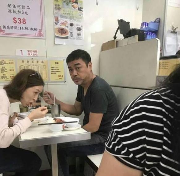 娱乐圈接地气的明星：杨洋吃拉面宋祖儿做菜，网友：张天爱亮了