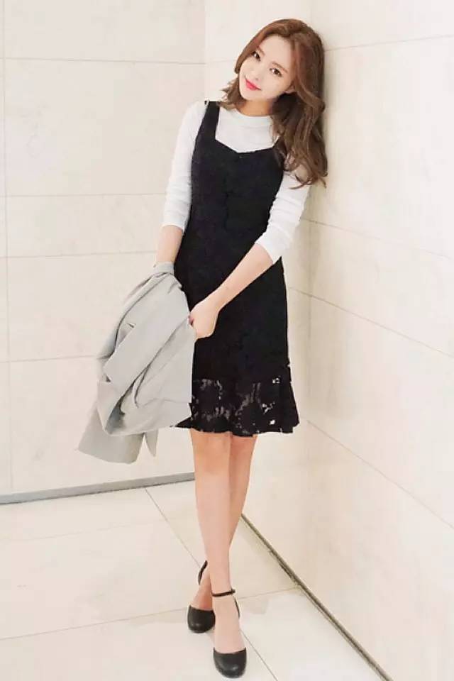 只要你有连衣裙、薄风衣，随便就有20套时尚look