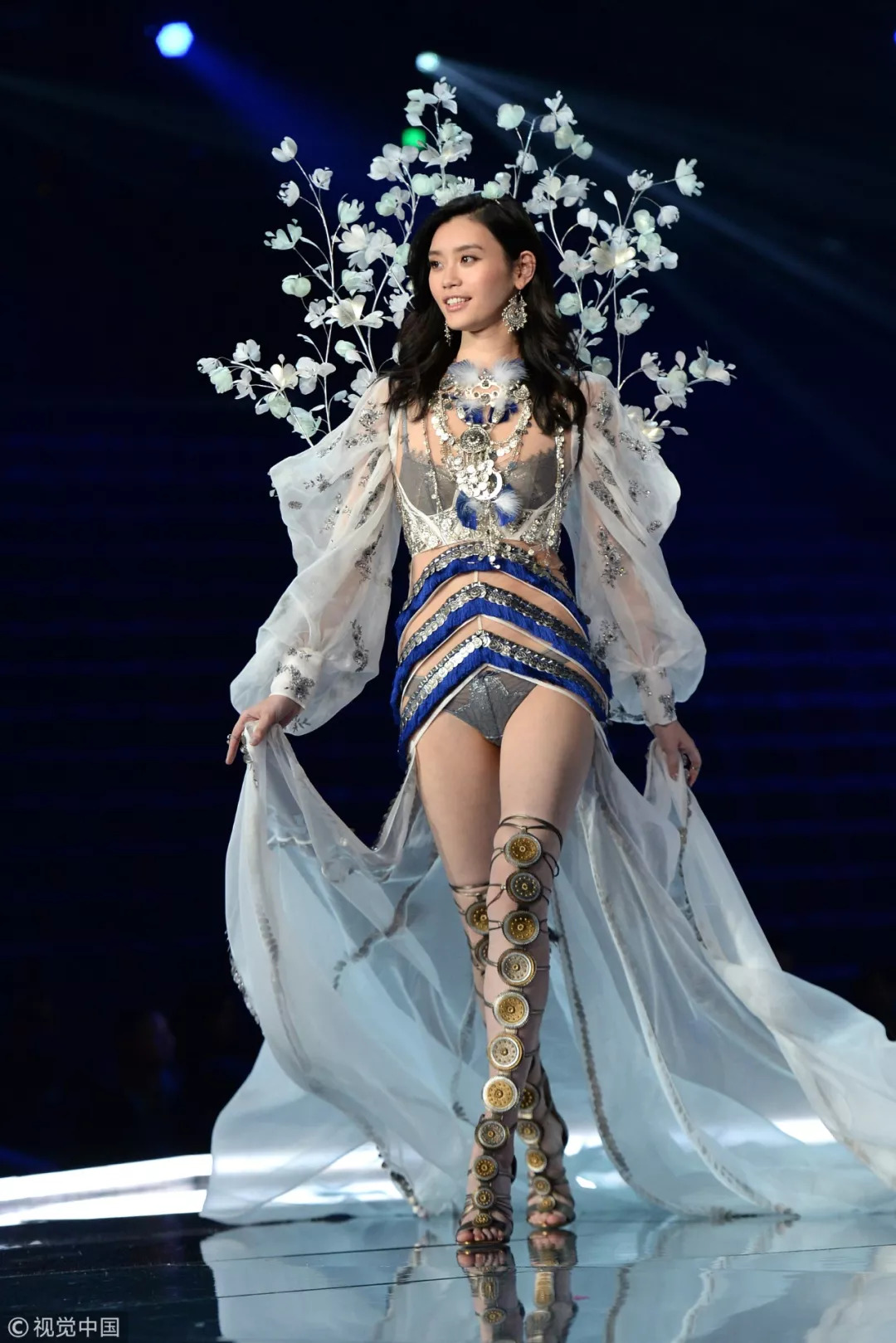 维密超模试镜Look不实穿?这本穿衣指南让你分分钟变腿精!