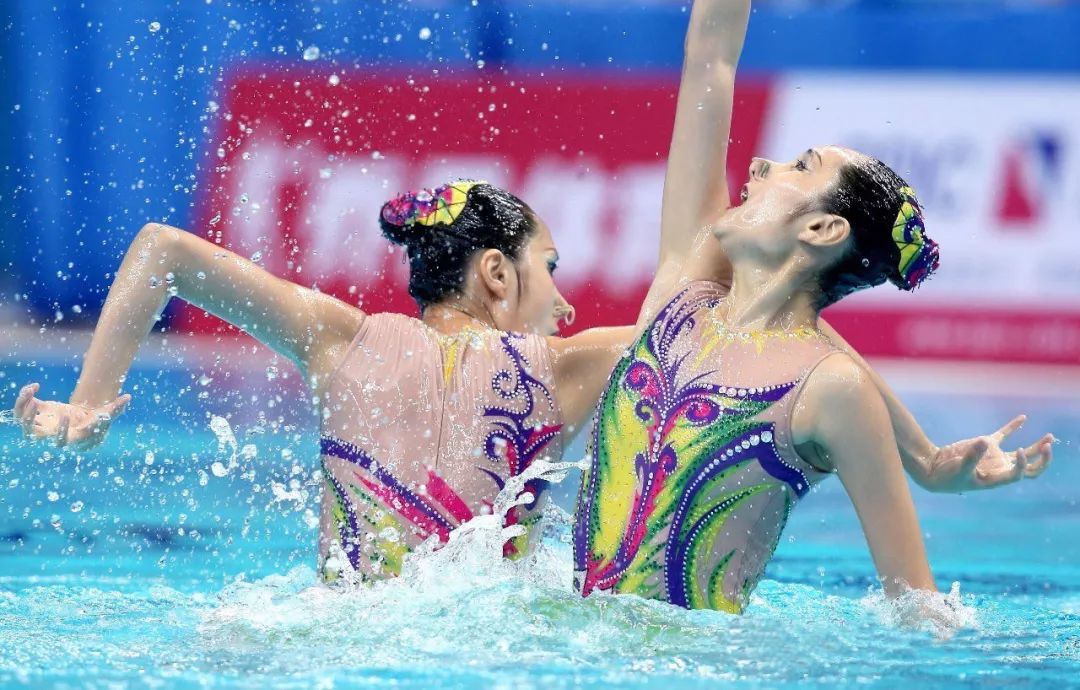 周六福2018秋冬新品发布秀 演绎轻奢时尚风