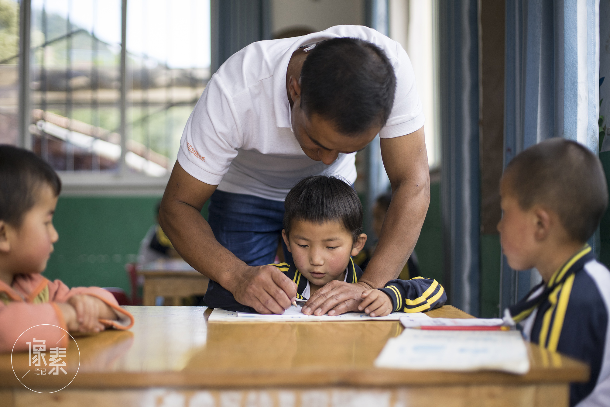 大山里的代课老师:工资仅有150元,却坚持了13
