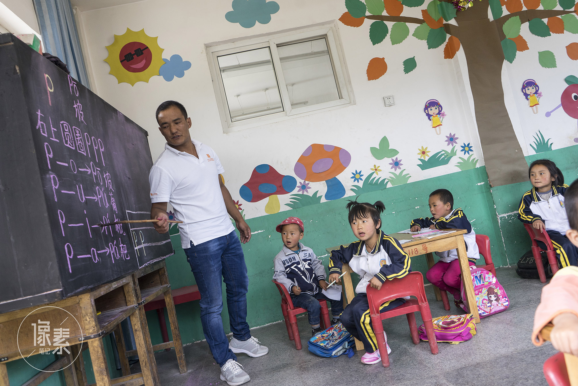 大山里的代课老师:工资仅有150元,却坚持了13