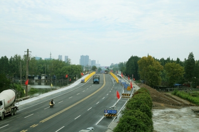 按一级公路标准设计 洪湖新堤排水河大桥建成