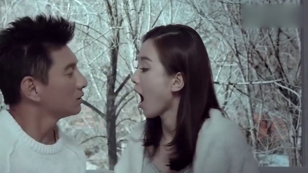 视频:高圆圆赵又廷接吻拥抱 明星恩爱瞬间简直