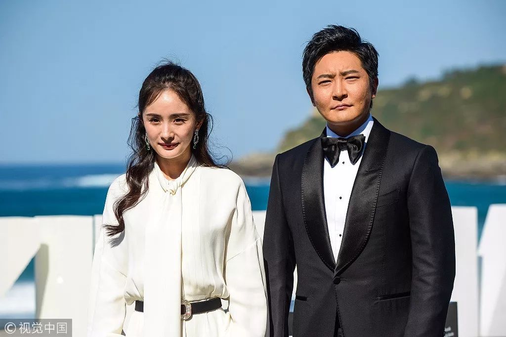 脸黑满脖子细纹?杨幂外网无P图太吓人,这是她