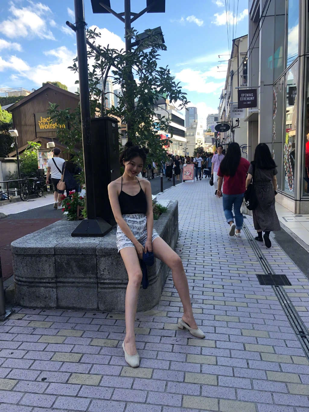 网红晚晚晒照腿长两米,却被网友扒出一张无p路人照太有趣!