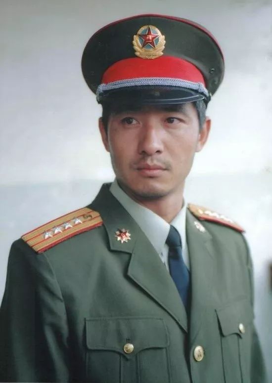 将军看到一级士官需要敬礼吗？详解中国解放军军衔制度