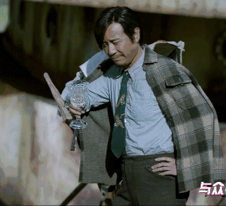 该剧讲述了高智商,高学历的化学工程师吕云鹏,为了给大哥和侄子报仇