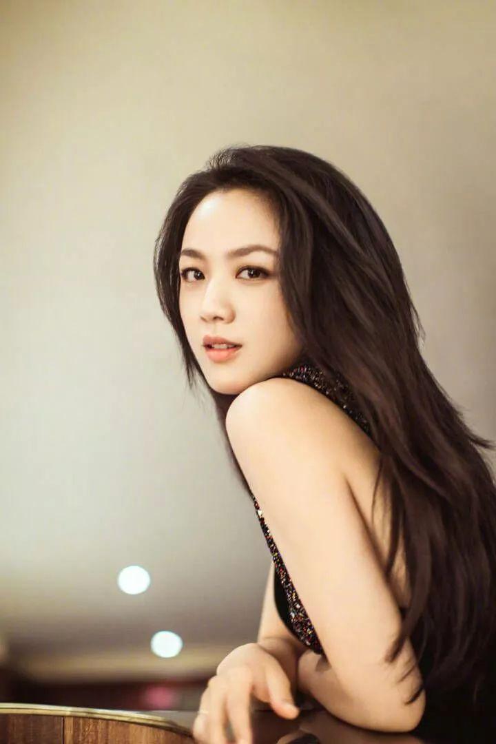 她一脱成名,曾遭封杀,还被预言没人敢要,如今登顶影后实力打脸