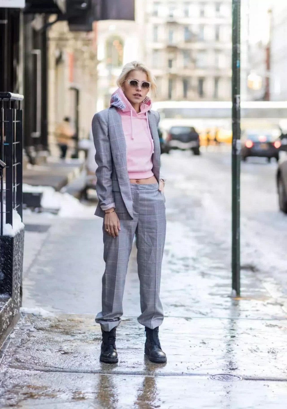 2018深秋最in时髦的搭配:卫衣+阔腿裤,不仅减